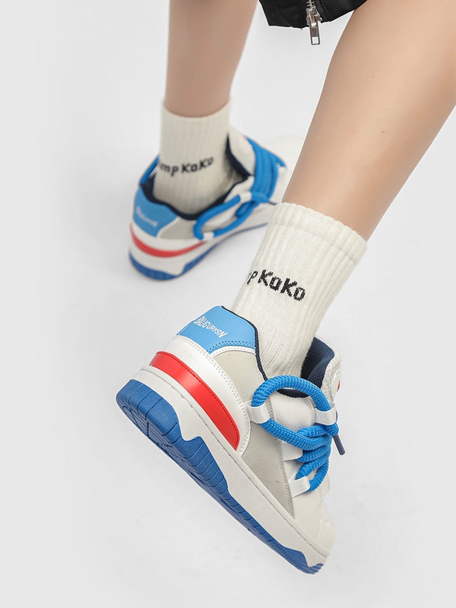 ATHLETIC SHOES WHITE AND BLUE HIGH ROUND TOE DESIGN