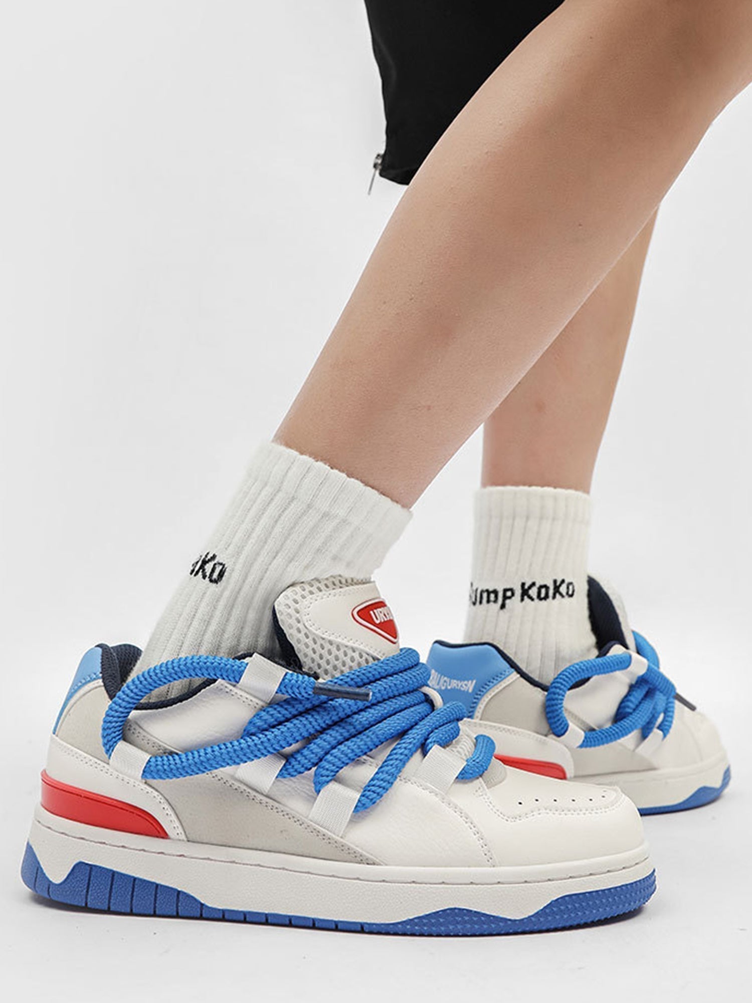 ATHLETIC SHOES WHITE AND BLUE HIGH ROUND TOE DESIGN