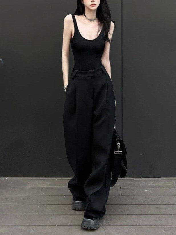 BACKLESS BODYSUIT WITH SCOOP NECK SLIM FIT DESIGN