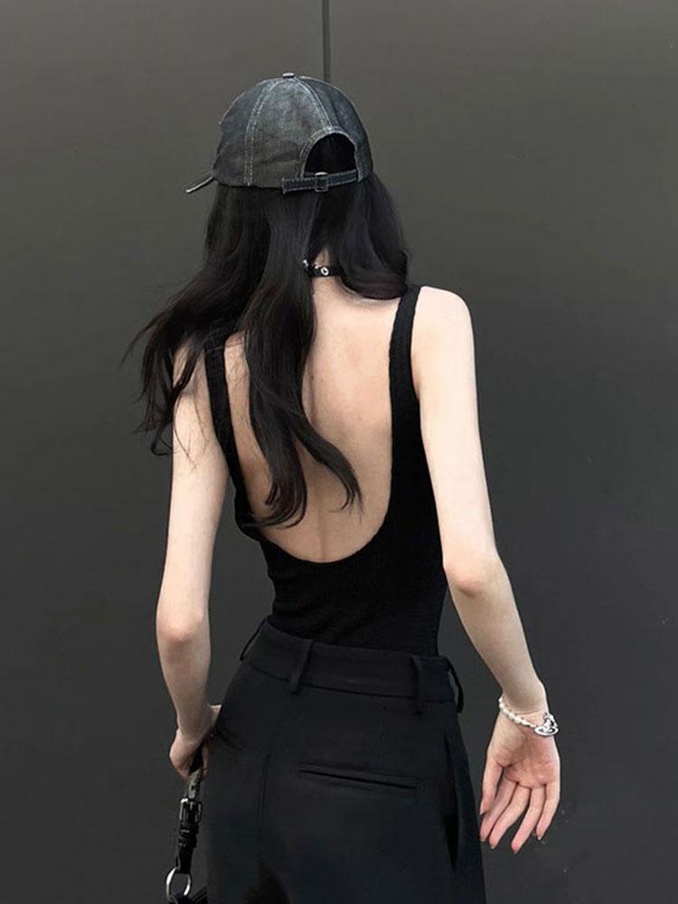 BACKLESS BODYSUIT WITH SCOOP NECK SLIM FIT DESIGN