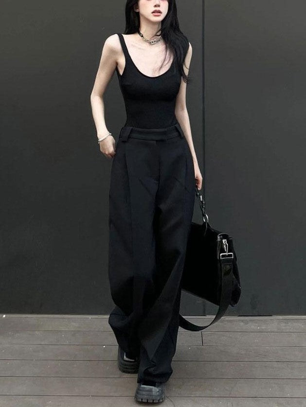 BACKLESS BODYSUIT WITH SCOOP NECK SLIM FIT DESIGN