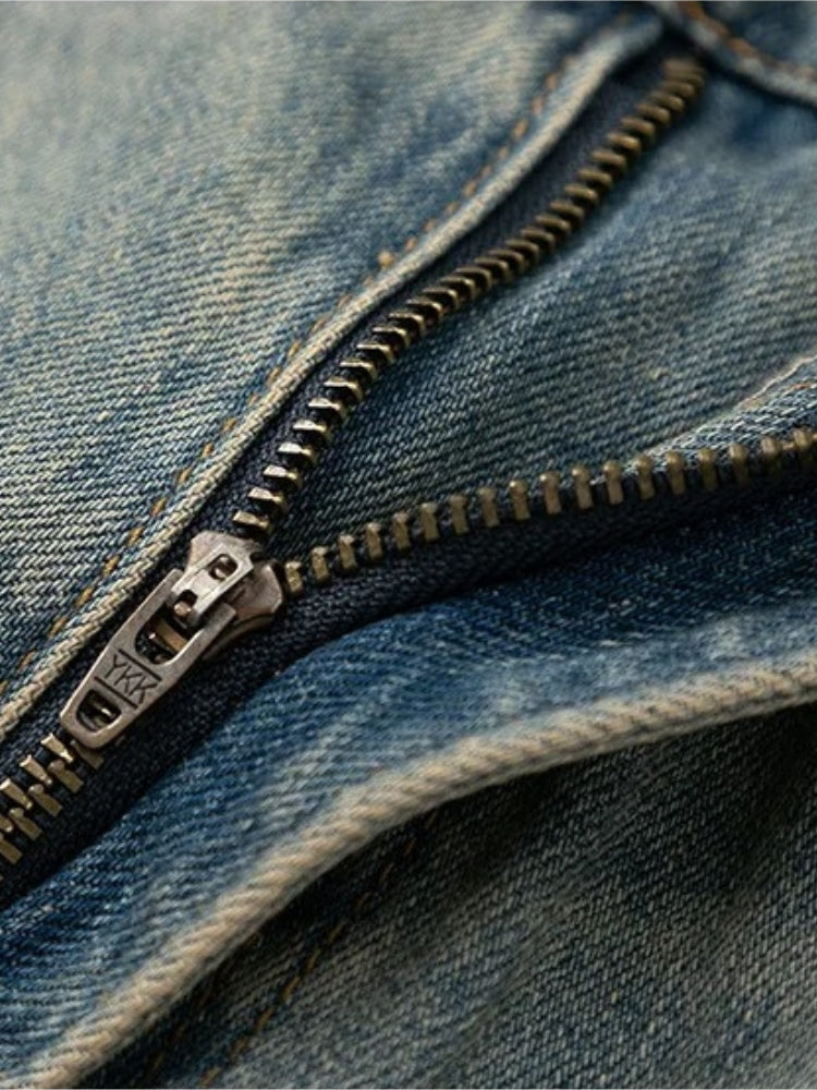 BAGGY JEANS LIGHT WASH WITH VINTAGE STREETWEAR FLAIR