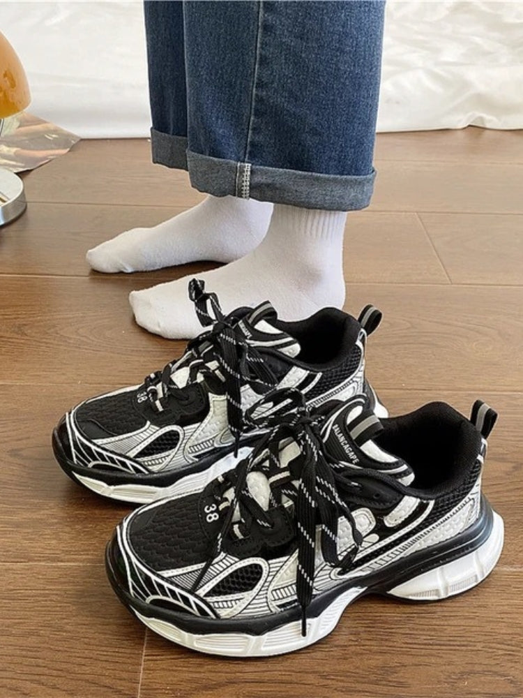 BALANCE SNEAKERS WHITE AND SILVER MESHED FOR REDUCED FATIGUE