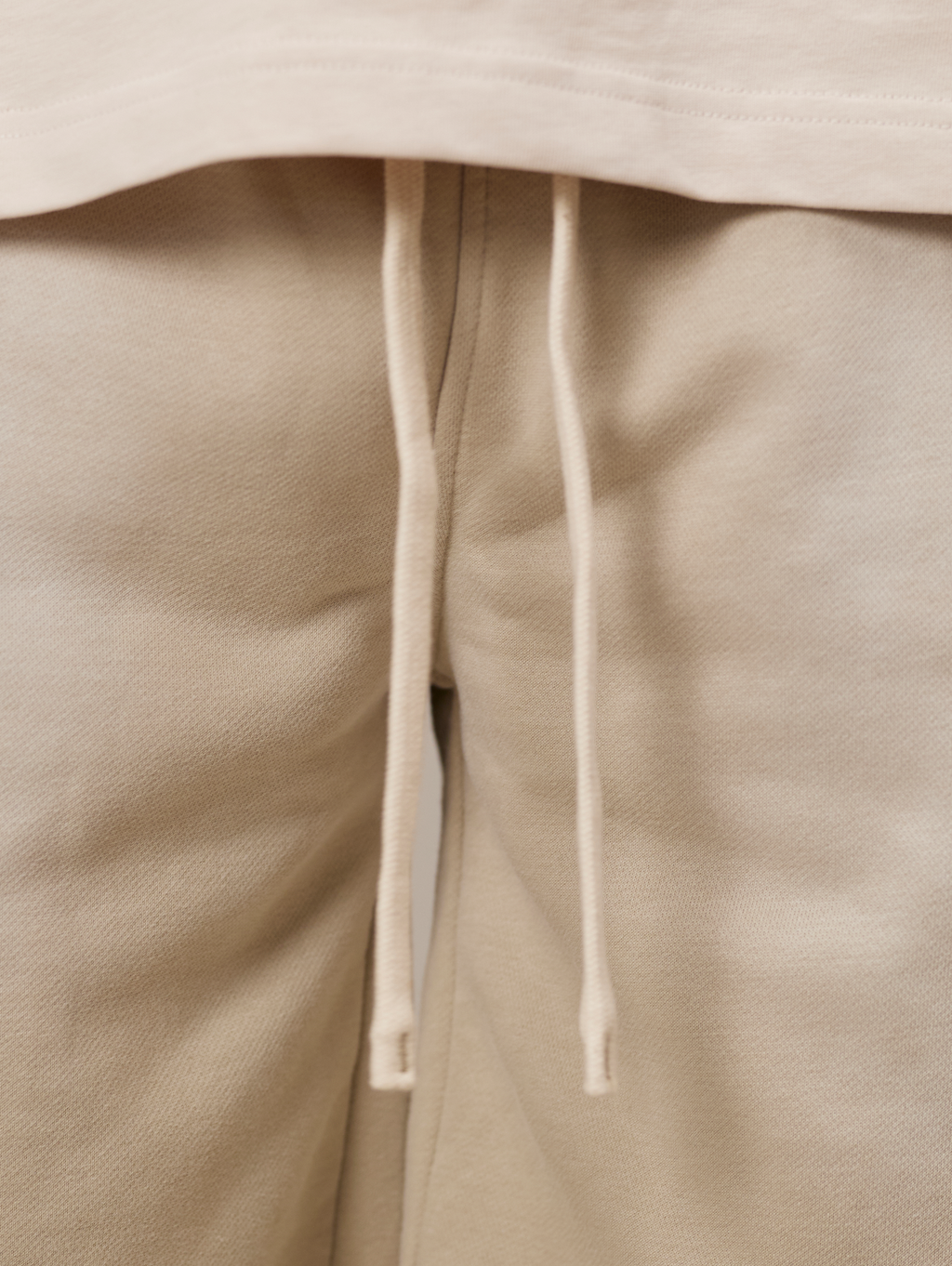 BEIGE DRAWSTRING SHORTS WITH COTTON SUNFADED SPRAY FINISH