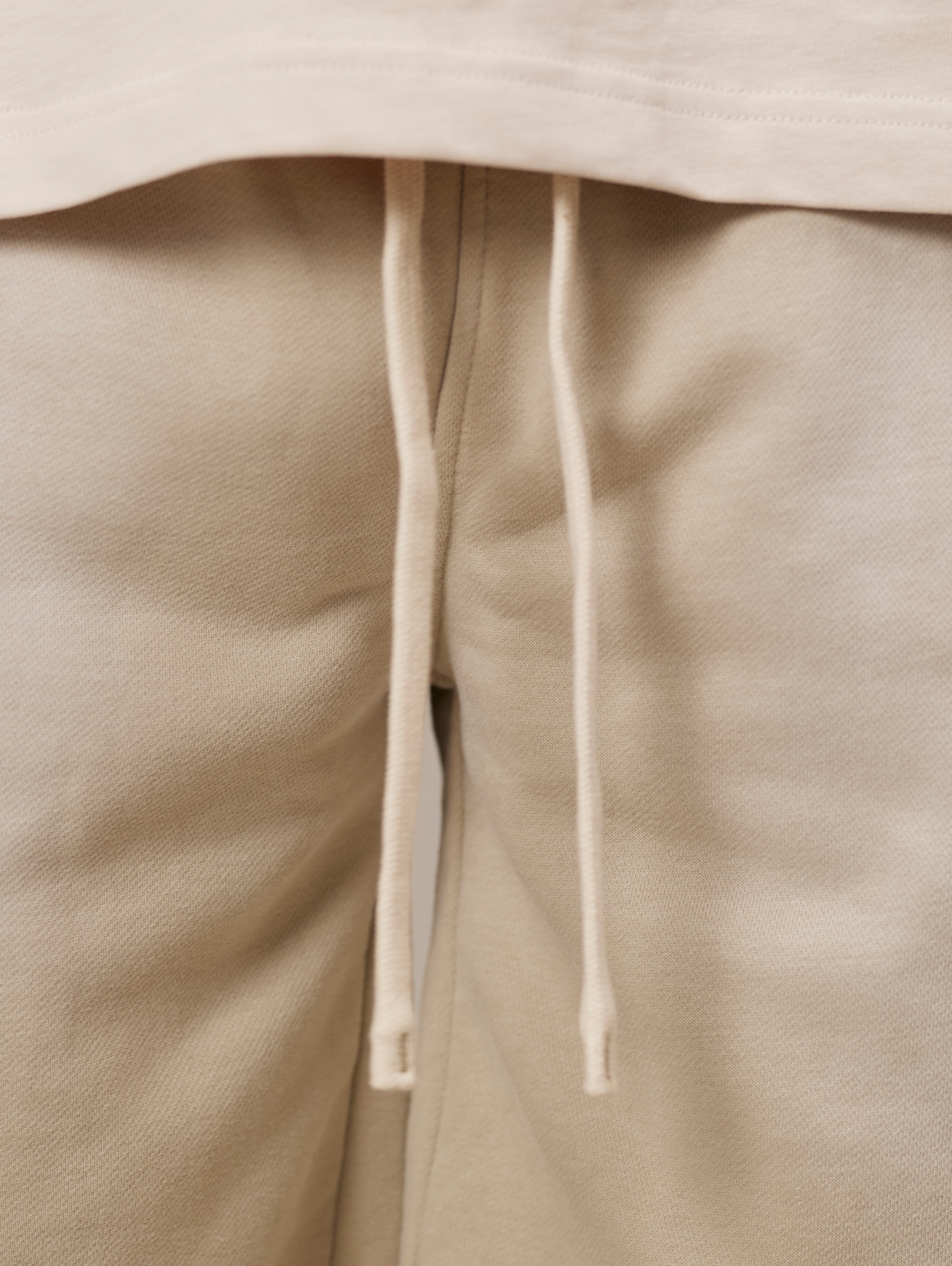 BEIGE DRAWSTRING SHORTS WITH COTTON SUNFADED SPRAY FINISH
