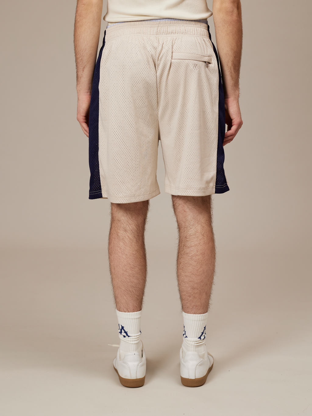 BEIGE MESH SHORTS WITH DARK BLUE STRIPE FOR LUXURY STREETWEAR