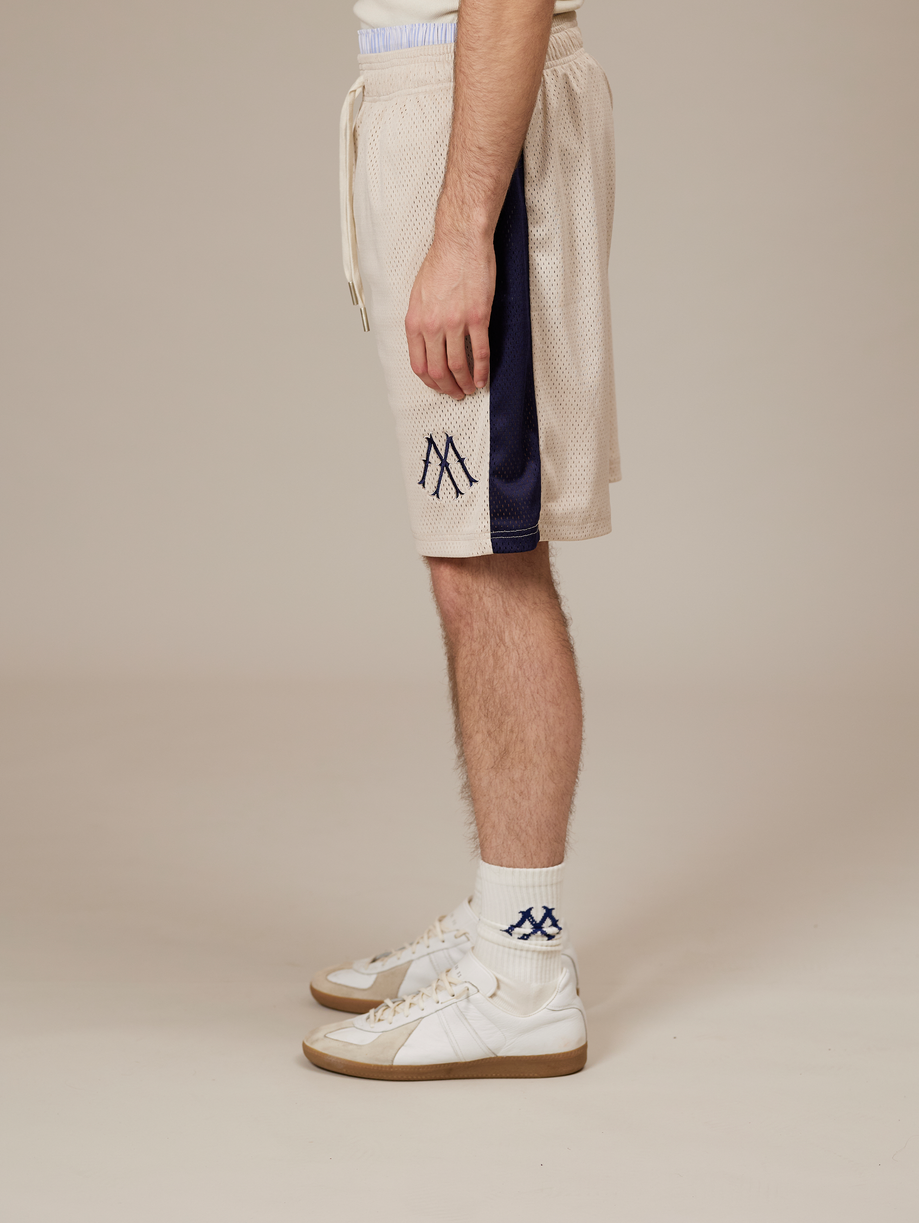 BEIGE MESH SHORTS WITH DARK BLUE STRIPE FOR LUXURY STREETWEAR