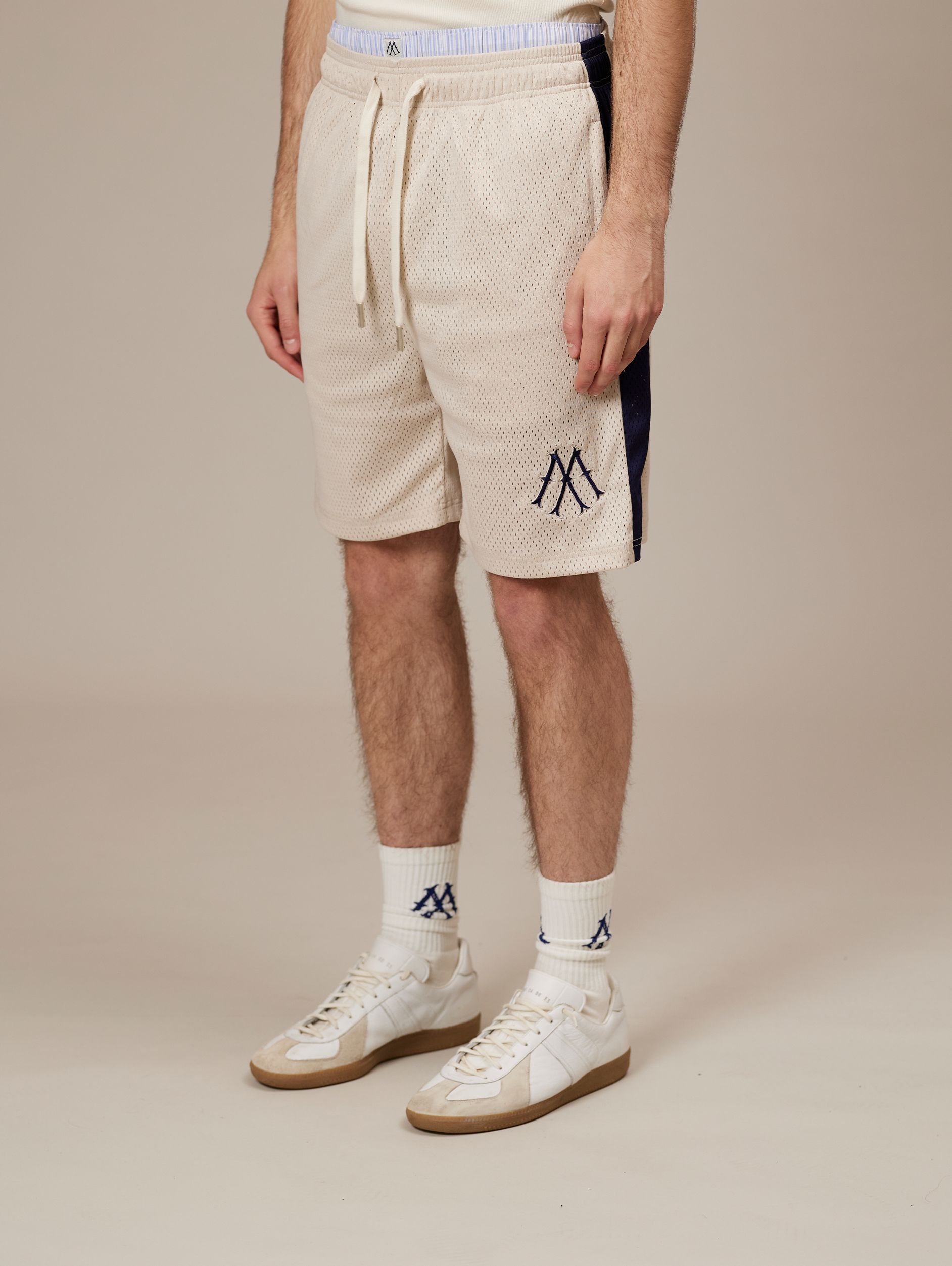 BEIGE MESH SHORTS WITH DARK BLUE STRIPE FOR LUXURY STREETWEAR