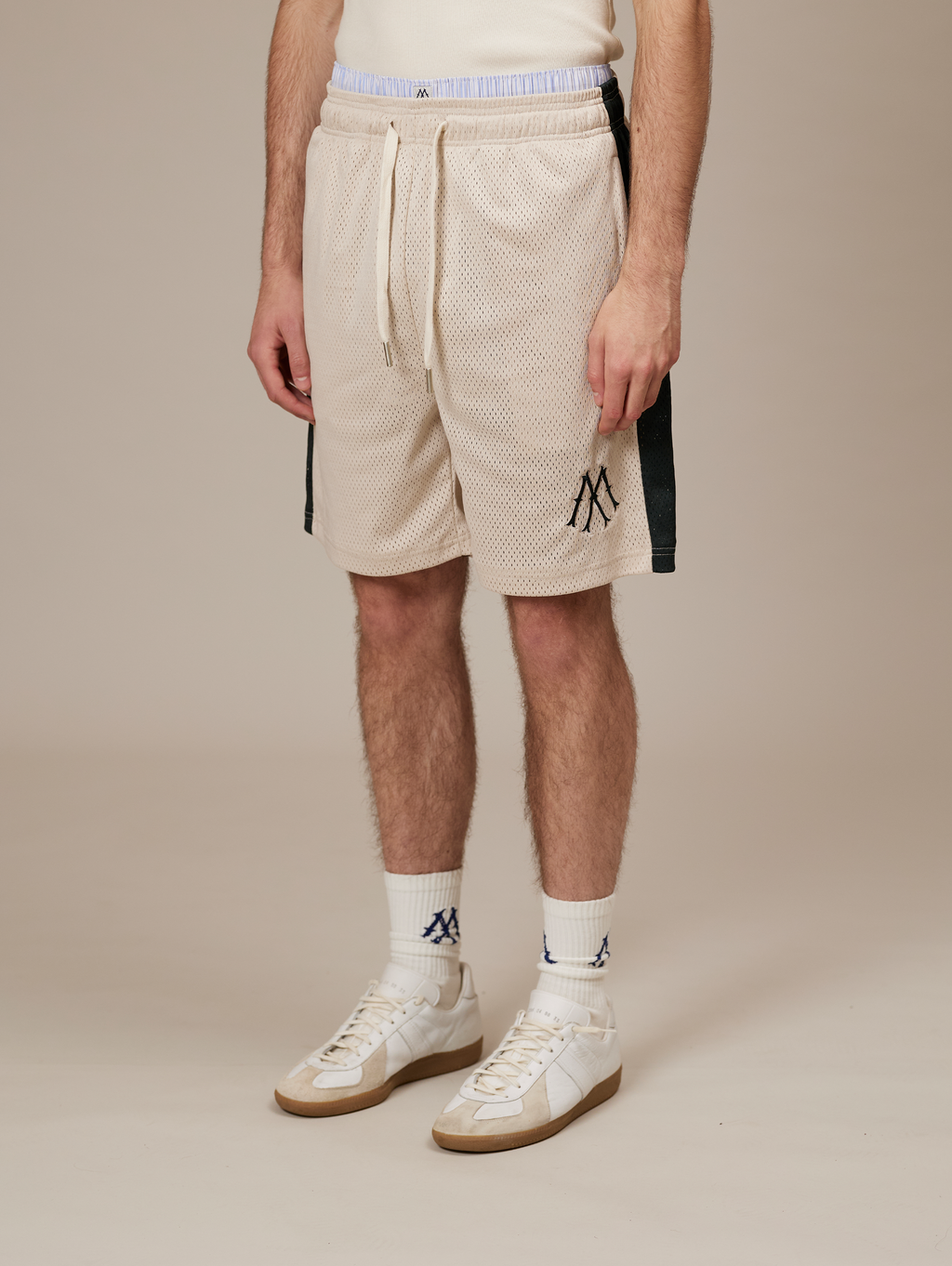 BEIGE MESH SHORTS WITH DARK GREEN STRIPE