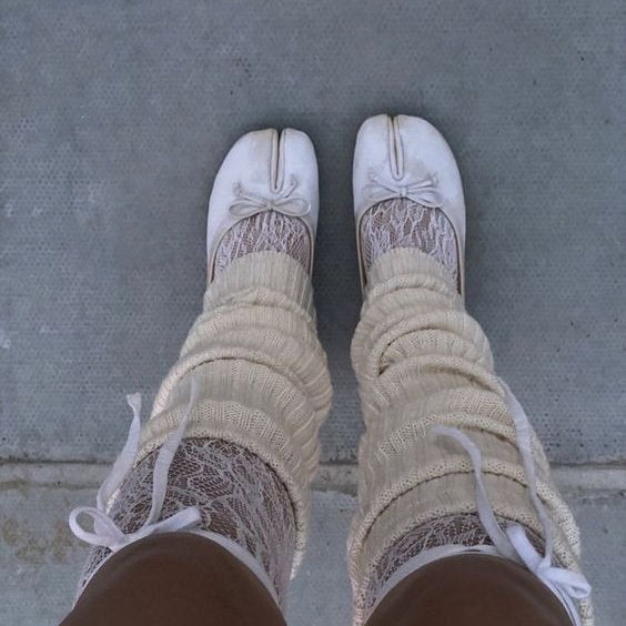 BEIGE SPLIT-TOE BALLET FLATS WITH BOW DETAIL WOMEN'S SHOES