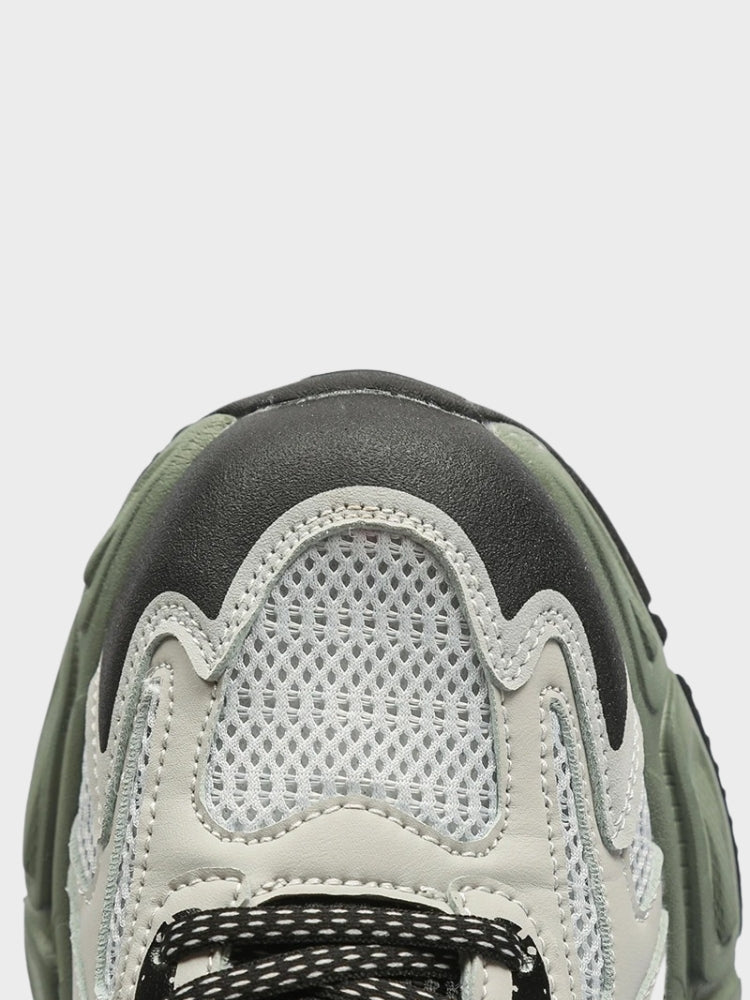 BLACK AND WHITE ATHLETIC SHOE FOOTWEAR