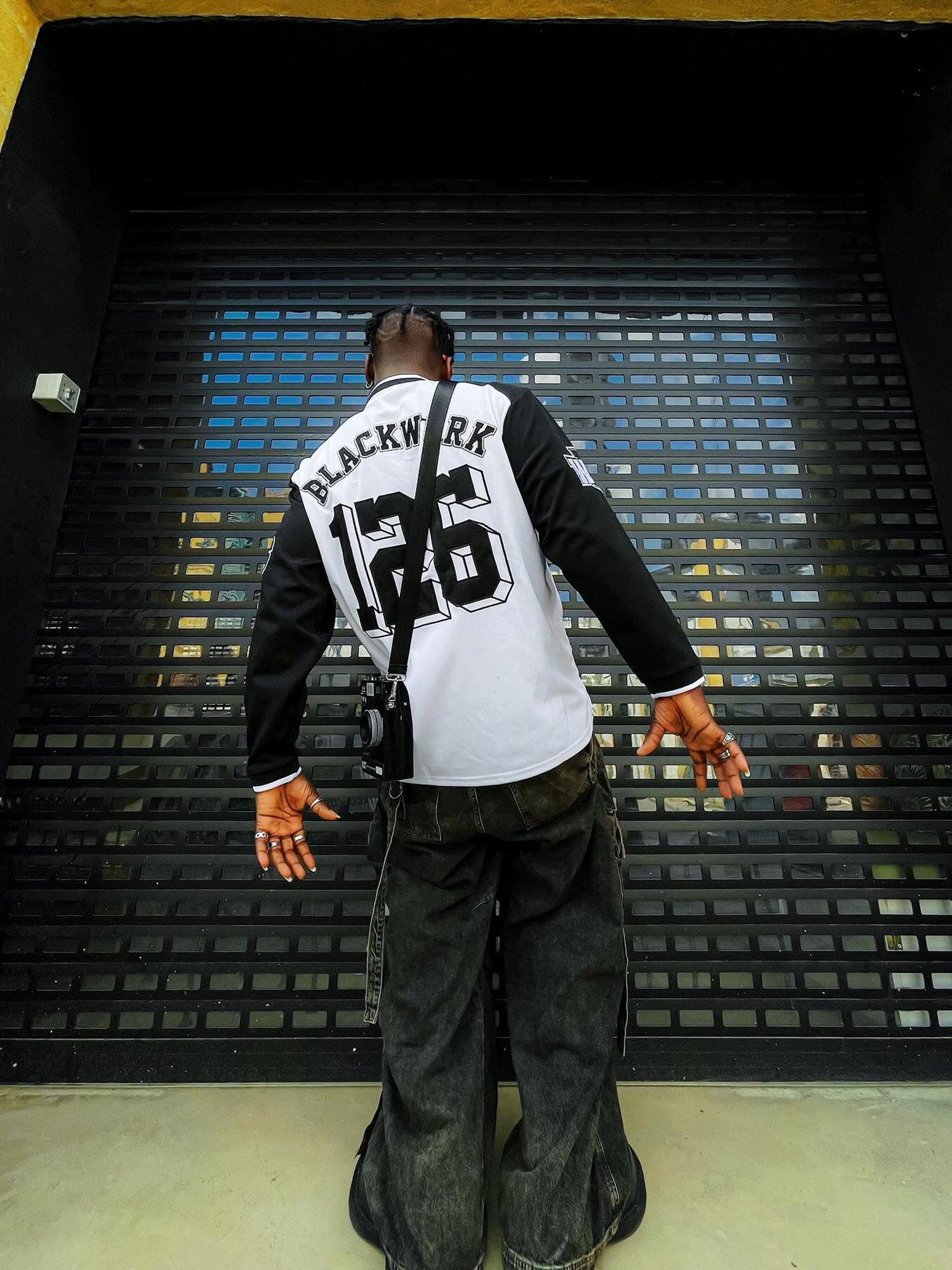 BLACK AND WHITE LONG SLEEVE JERSEY - TRENDY LONG SLEEVE FASHION