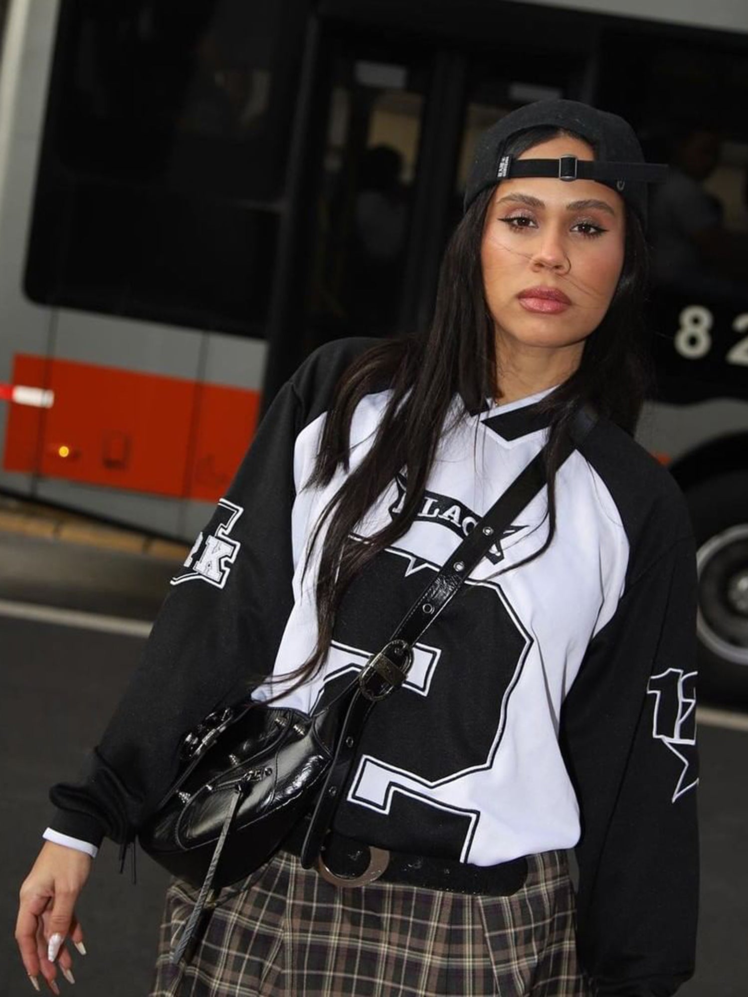 BLACK AND WHITE LONG SLEEVE JERSEY - TRENDY LONG SLEEVE FASHION