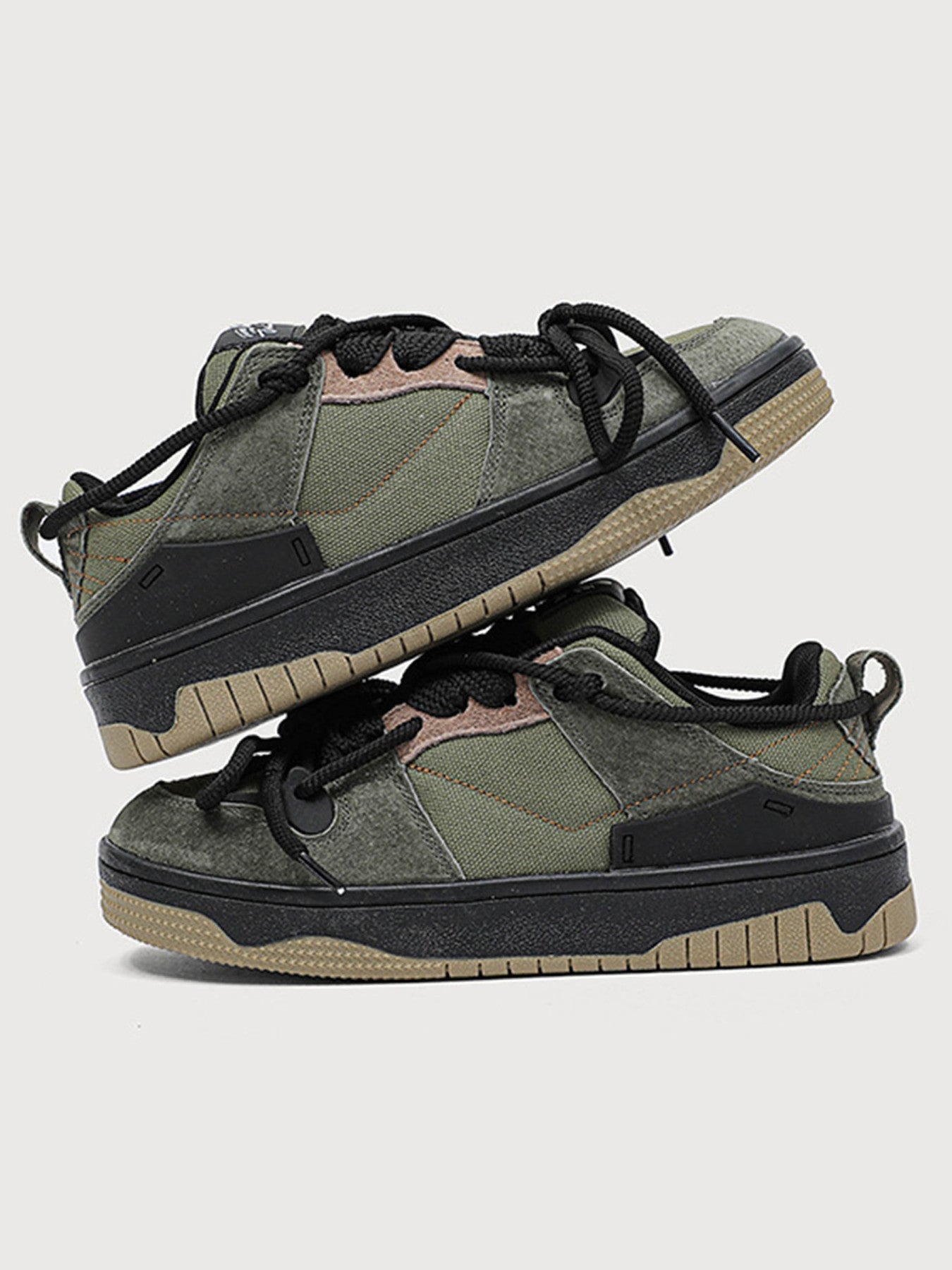 BLACK AND WHITE PLATFORM SNEAKERS CASUAL FOOTWEAR STYLISH DESIGN