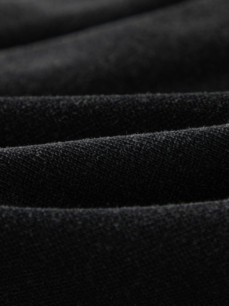 BLACK ATHLETIC SHORTS WITH SIZE RECOMMENDATIONS FOR A PERFECT FIT