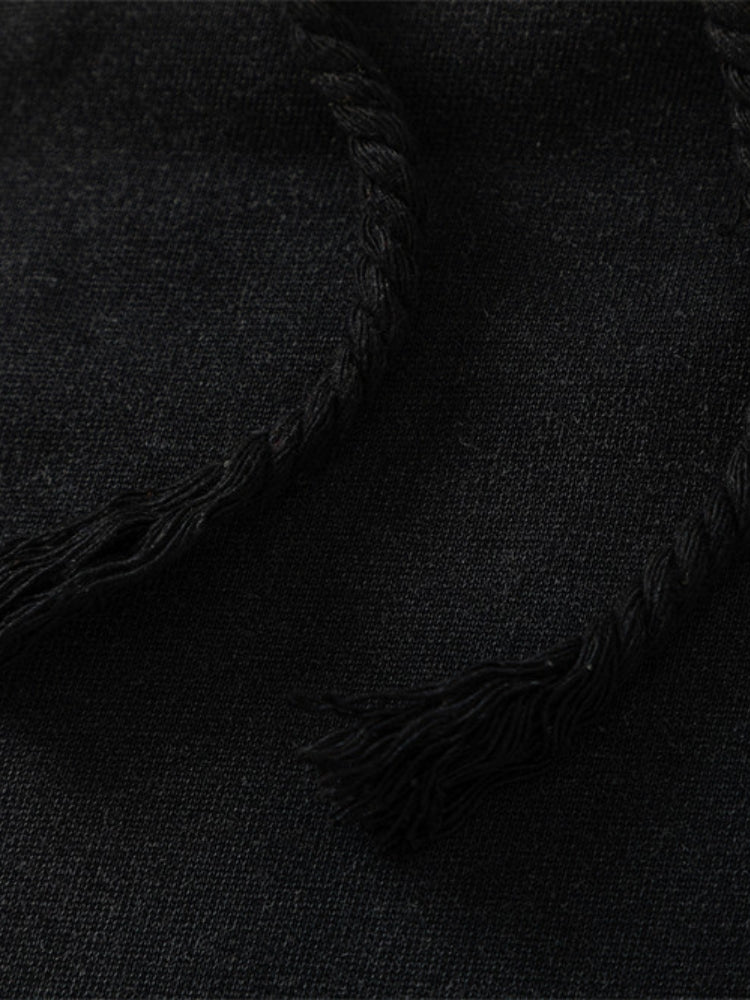 BLACK ATHLETIC SHORTS WITH SIZE RECOMMENDATIONS FOR A PERFECT FIT