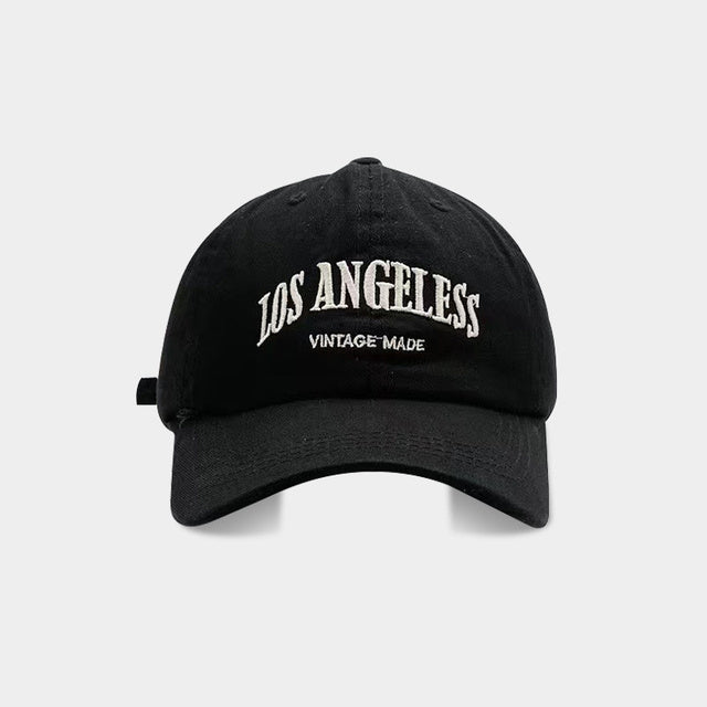 BLACK BASEBALL CAP FOR A TIMELESS WARDROBE STYLE