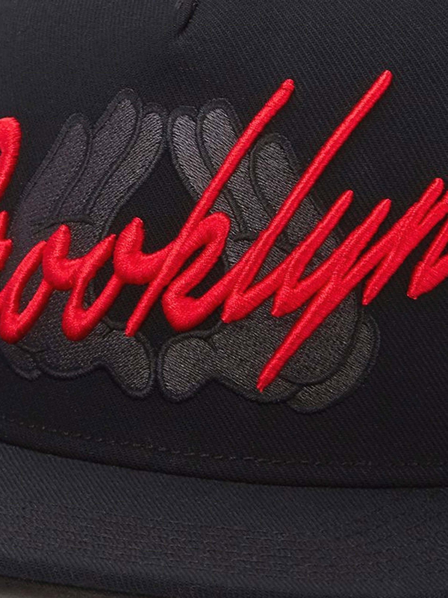 BLACK BASEBALL CAP WITH RED EMBROIDERY BROOKLYN SNAPBACK CAP