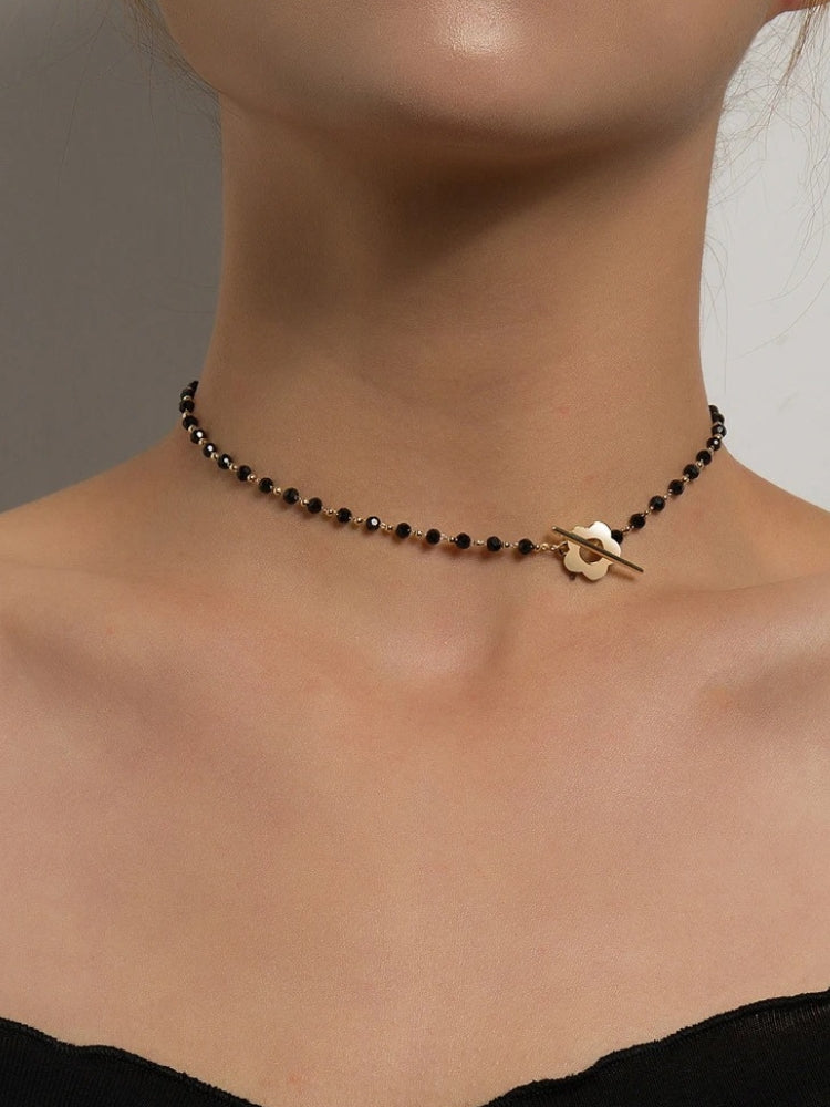 BLACK BEADED SILVER NECKLACE WITH DELICATE FLOWERS DESIGN