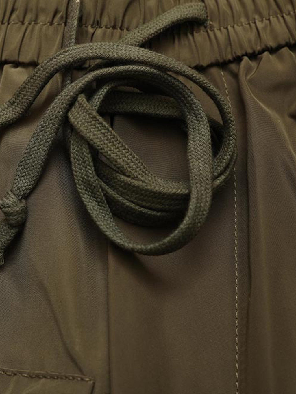 BLACK CARGO SHORTS WITH STREET PATCHWORK MULTI-POCKET DESIGN