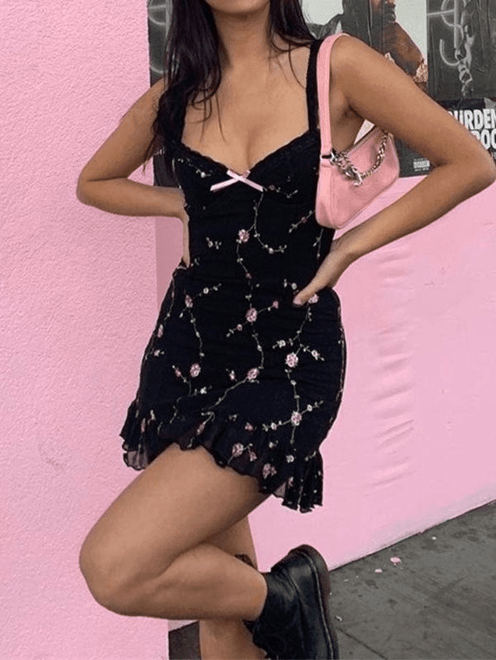 BLACK FLORAL MINI DRESS WITH RUFFLE HEM IN SLIM FIT