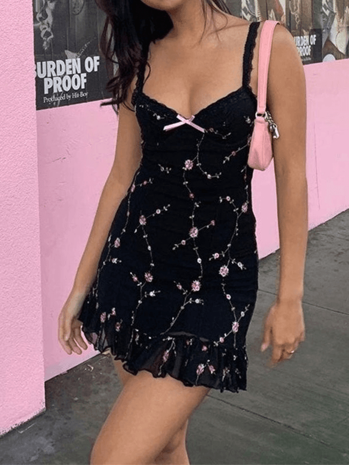 BLACK FLORAL MINI DRESS WITH RUFFLE HEM IN SLIM FIT