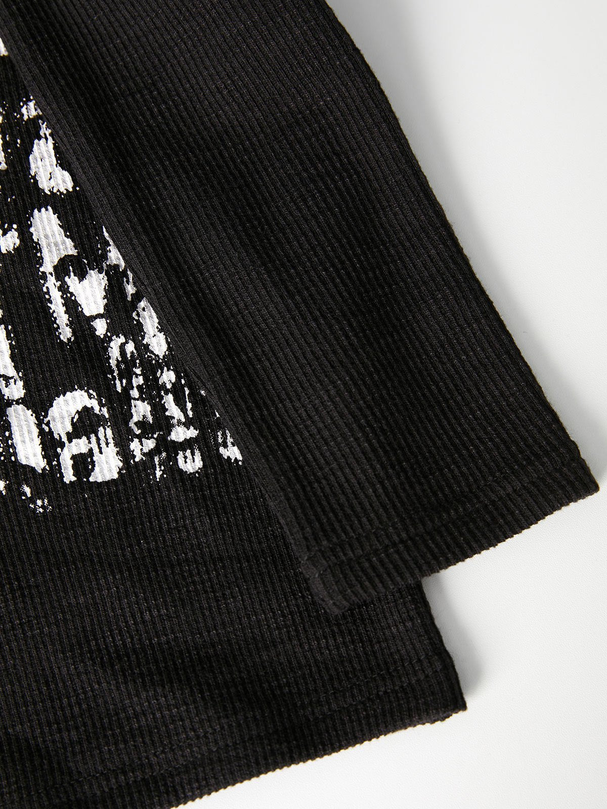 BLACK GRAPHIC LONG-SLEEVE CROP TOP SLIM FIT CREW