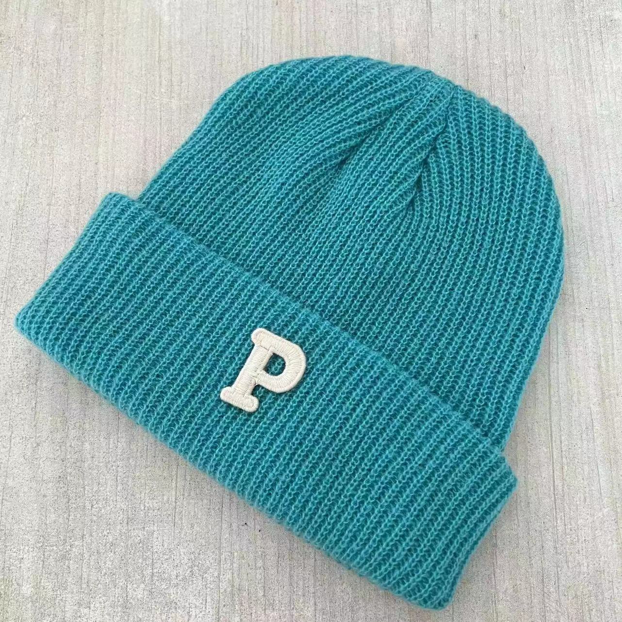 BLACK KNIT BEANIE HAT WITH LOGO EMBROIDERY