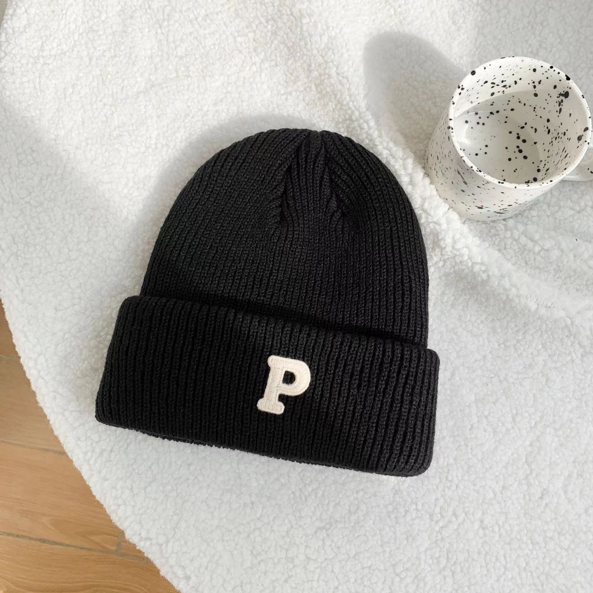 BLACK KNIT BEANIE HAT WITH LOGO EMBROIDERY