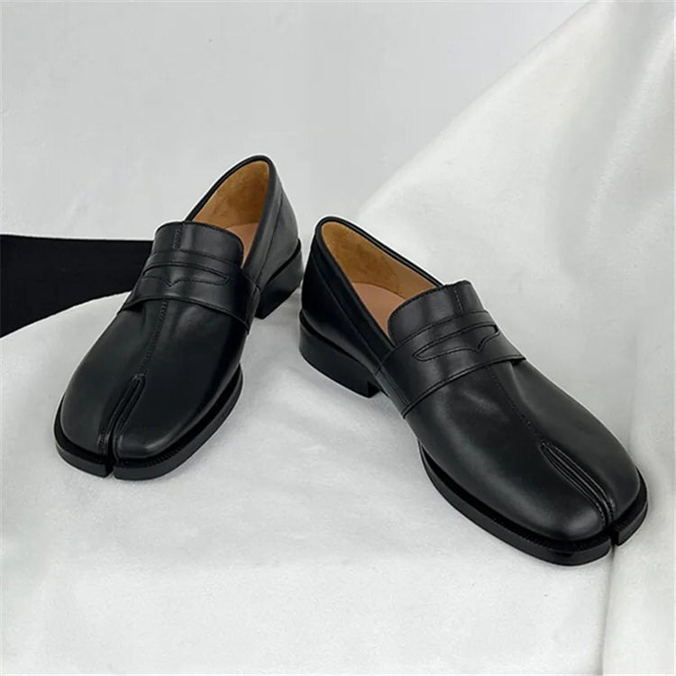 BLACK LEATHER SPLIT TOE TABI LOAFERS WITH LONDON BRIDGE DESIGN