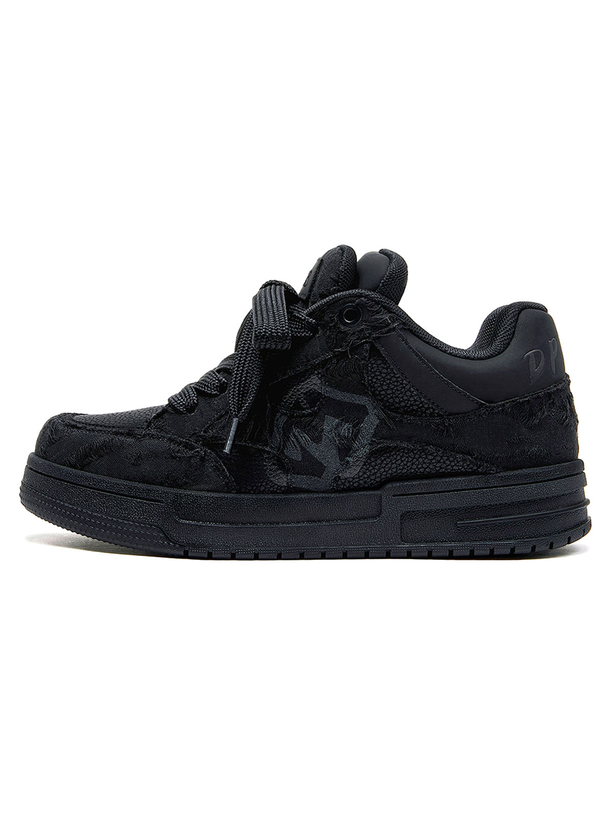 BLACK LOW-TOP SNEAKERS BLACK KNIGHT SKATE SHOES