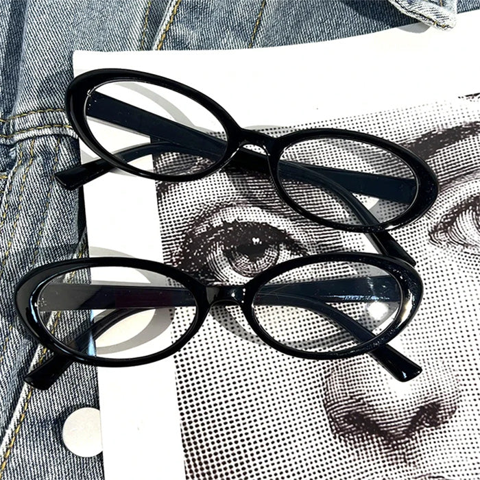 BLACK OVAL EYEGLASSES WITH MEOW MEOW STYLE FOR A UNIQUE LOOK