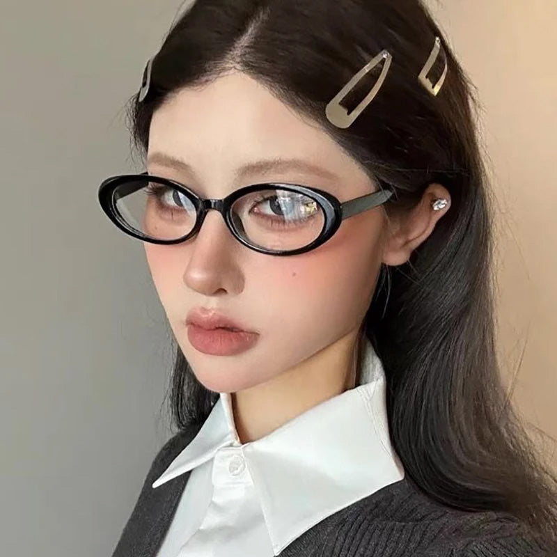 BLACK OVAL EYEGLASSES WITH MEOW MEOW STYLE FOR A UNIQUE LOOK