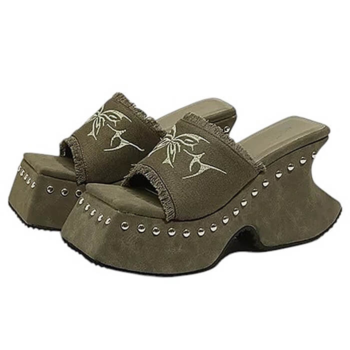 BLACK PLATFORM SLIDE SANDALS WITH SILVER STUDS FOR WOMEN