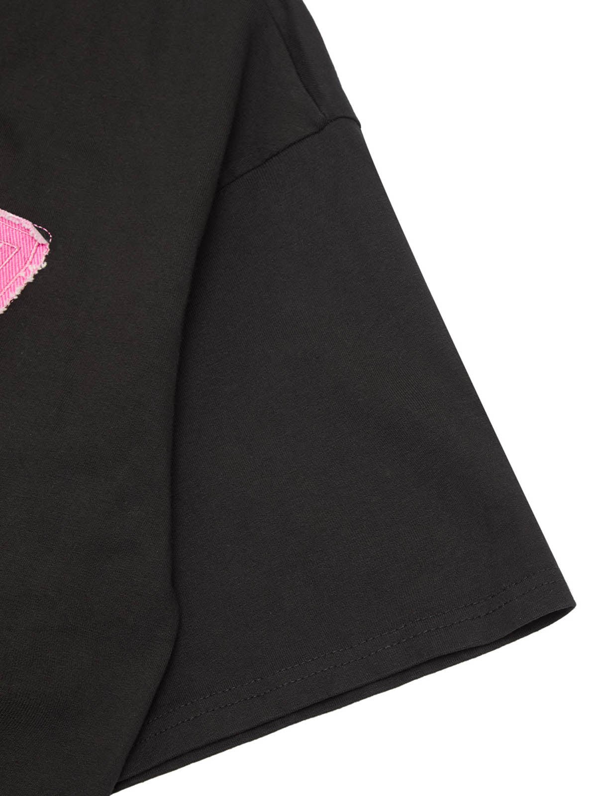 BLACK SHORT SLEEVE T-SHIRT WITH PINK LETTERING