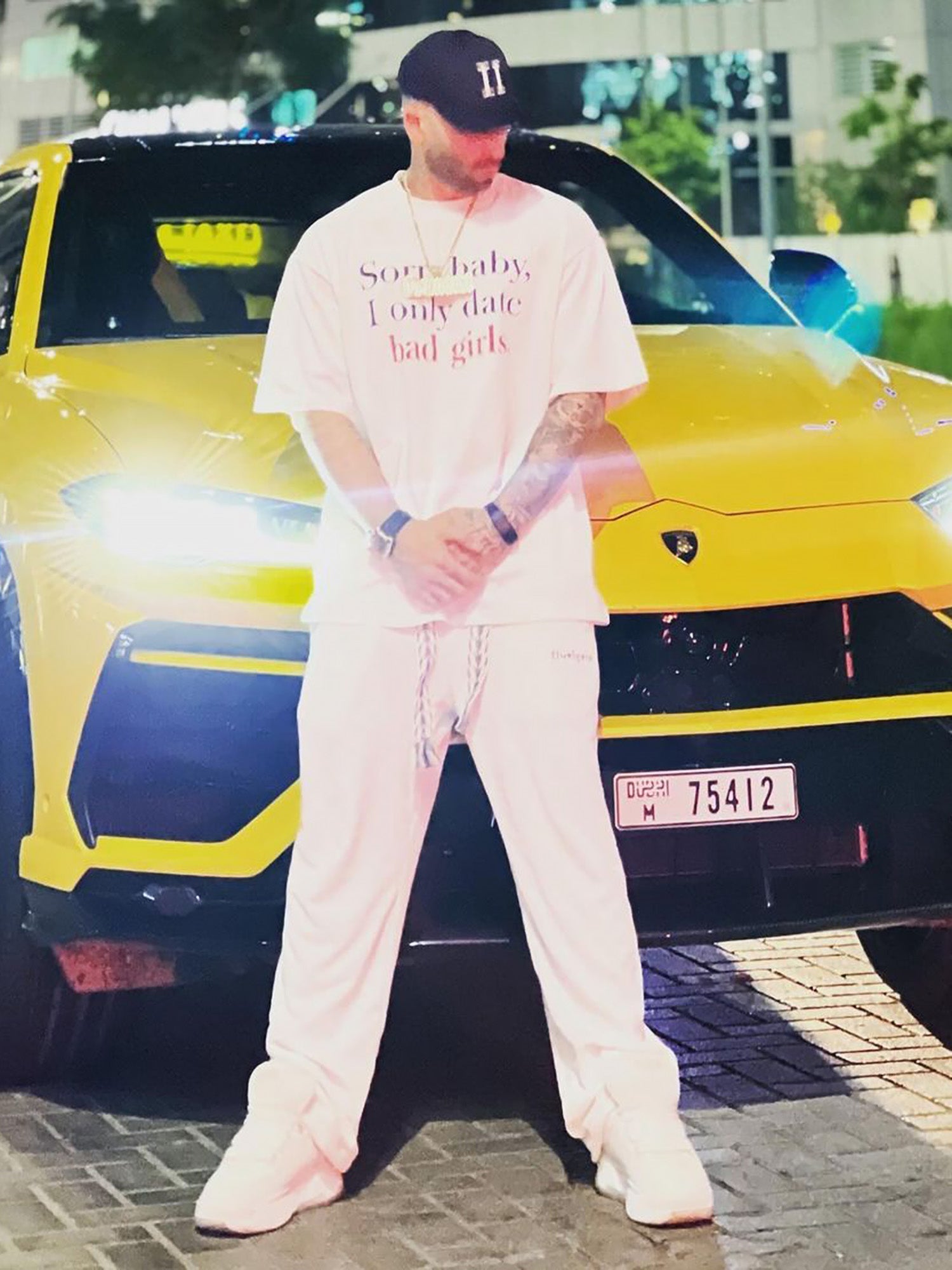 BLACK SHORT SLEEVE T-SHIRT WITH TEXT - CHIC ROUND COLLAR DESIGN