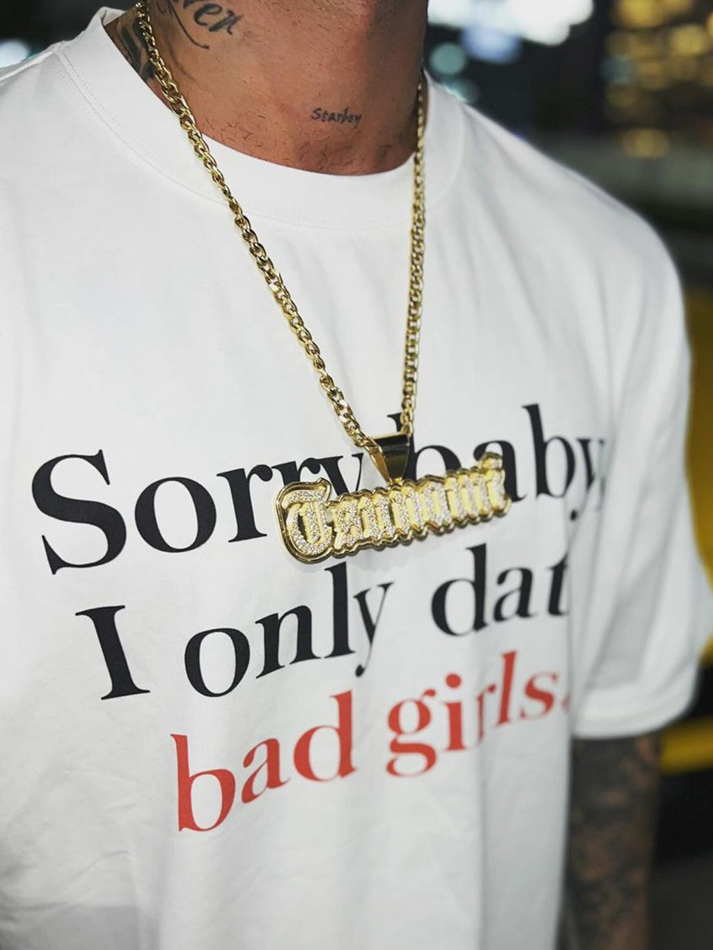 BLACK SHORT SLEEVE T-SHIRT WITH TEXT - CHIC ROUND COLLAR DESIGN