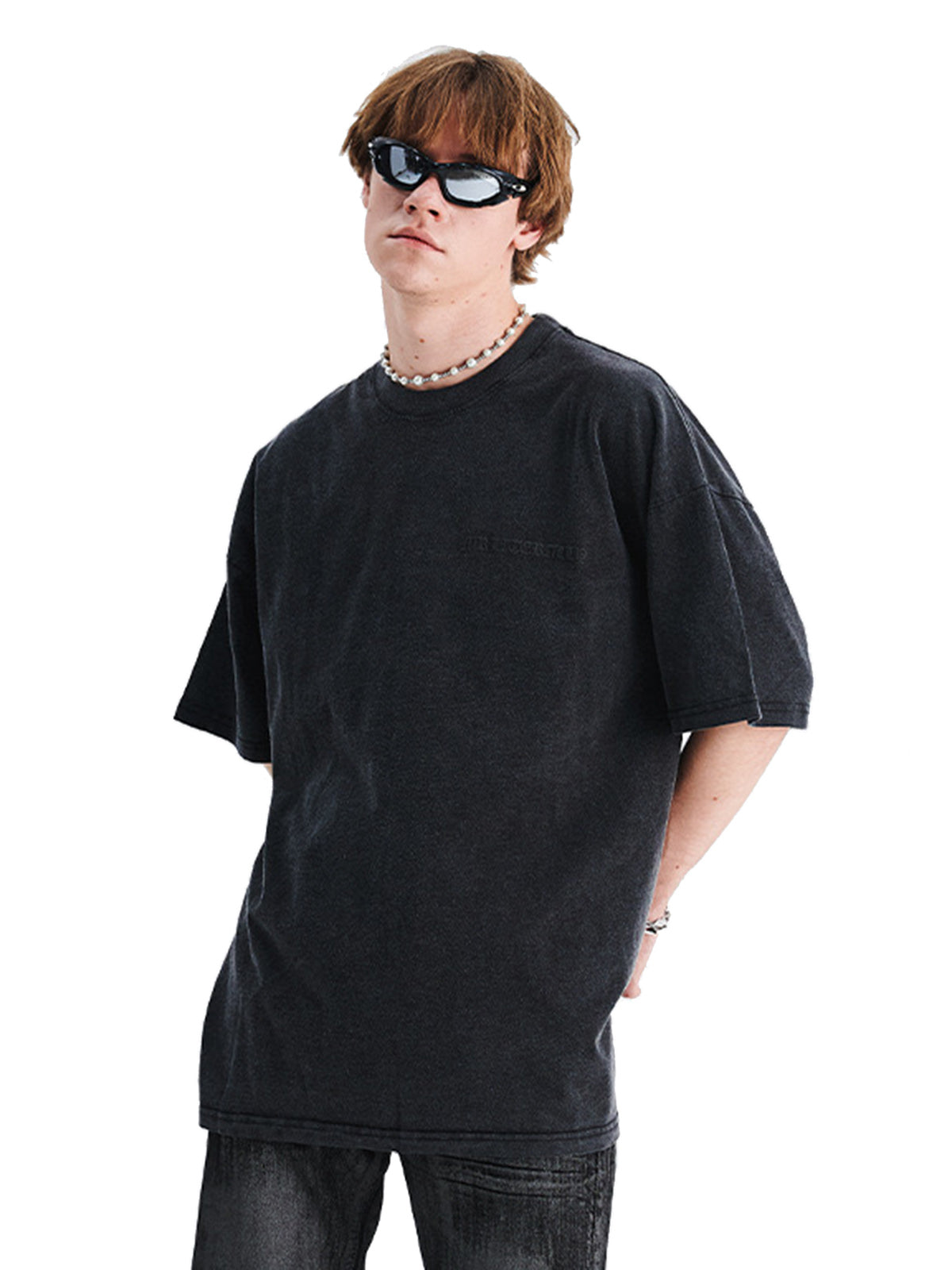 BLACK SHORT-SLEEVED T-SHIRT ESSENTIAL CASUAL WARDROBE STAPLE