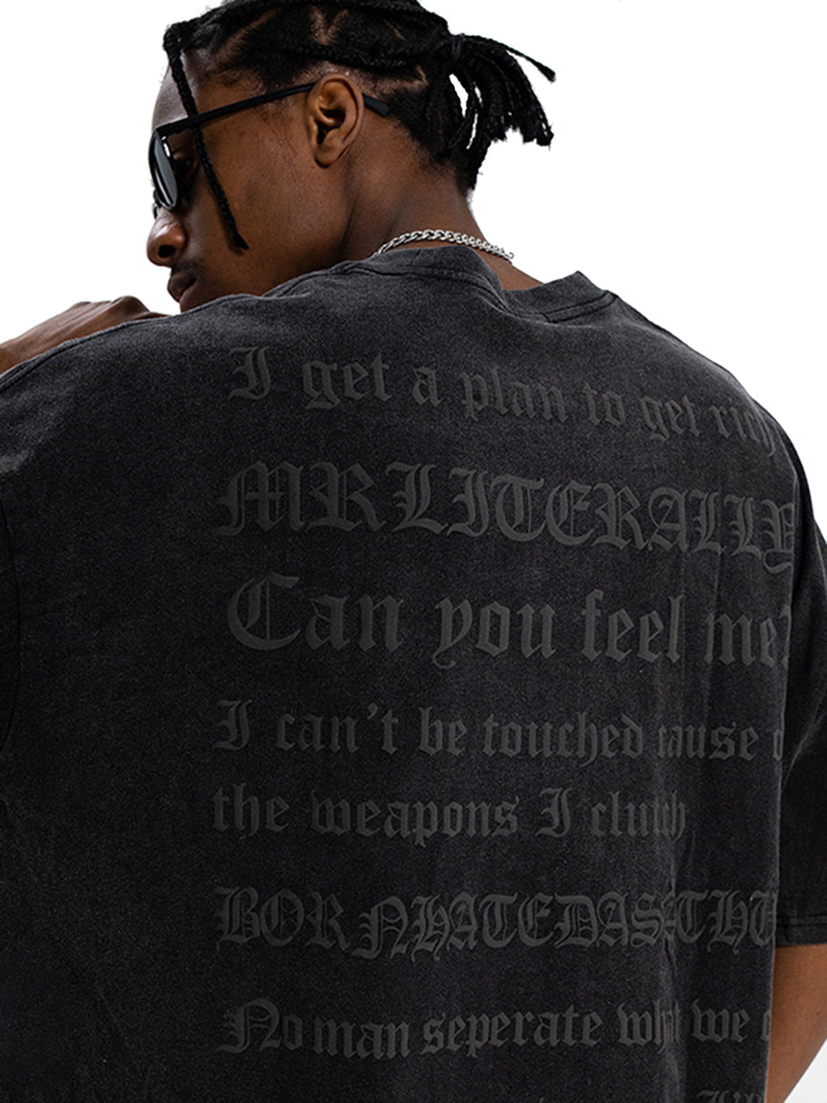 BLACK SHORT-SLEEVED T-SHIRT ESSENTIAL CASUAL WARDROBE STAPLE