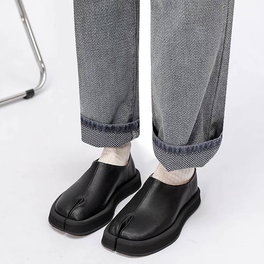 BLACK SPLIT-TOE LEATHER SLIP-ON SHOES WITH SHOE SIZING CHART