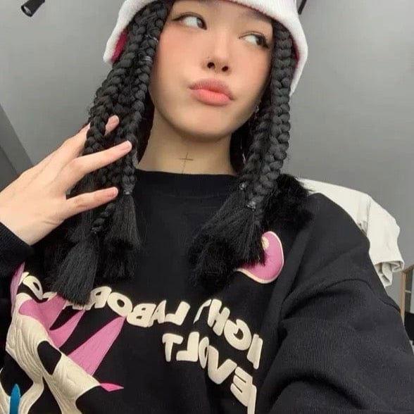 BLACK SWEATSHIRT WITH SKULL AND GUN DESIGN - STRIKING SKULL