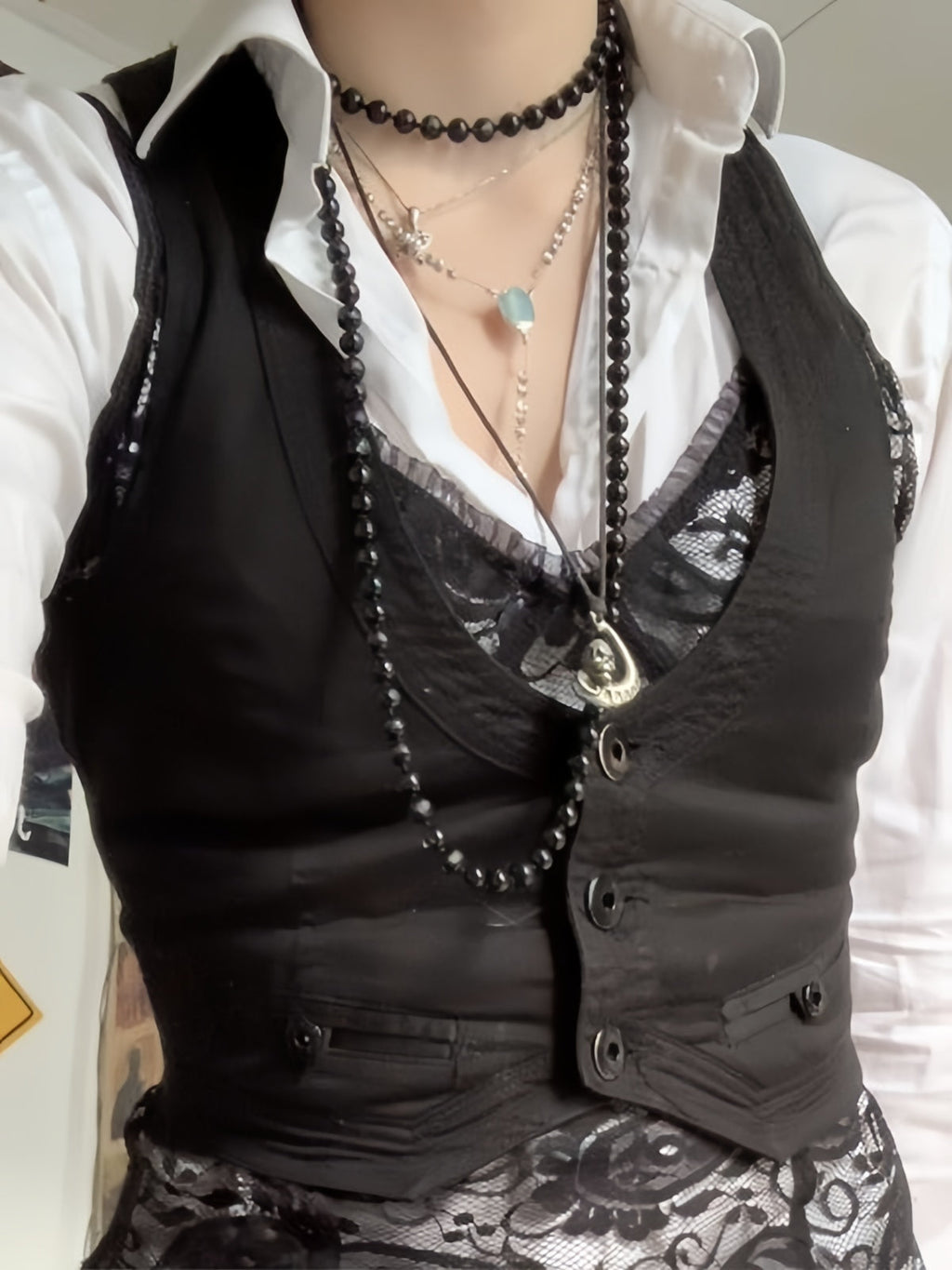BLACK VEST WITH NECKLACES - SLIM FIT U-NECK VINTAGE STYLE