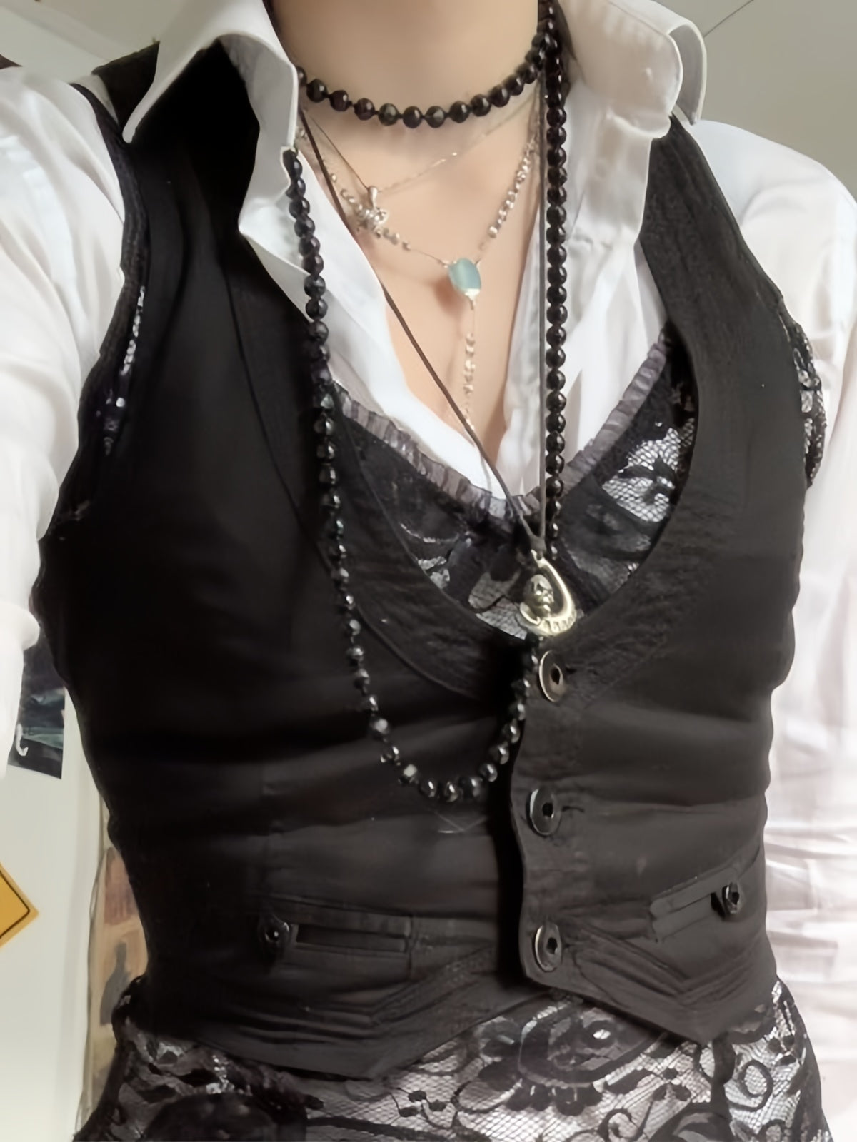 BLACK VEST WITH NECKLACES - SLIM FIT U-NECK VINTAGE STYLE