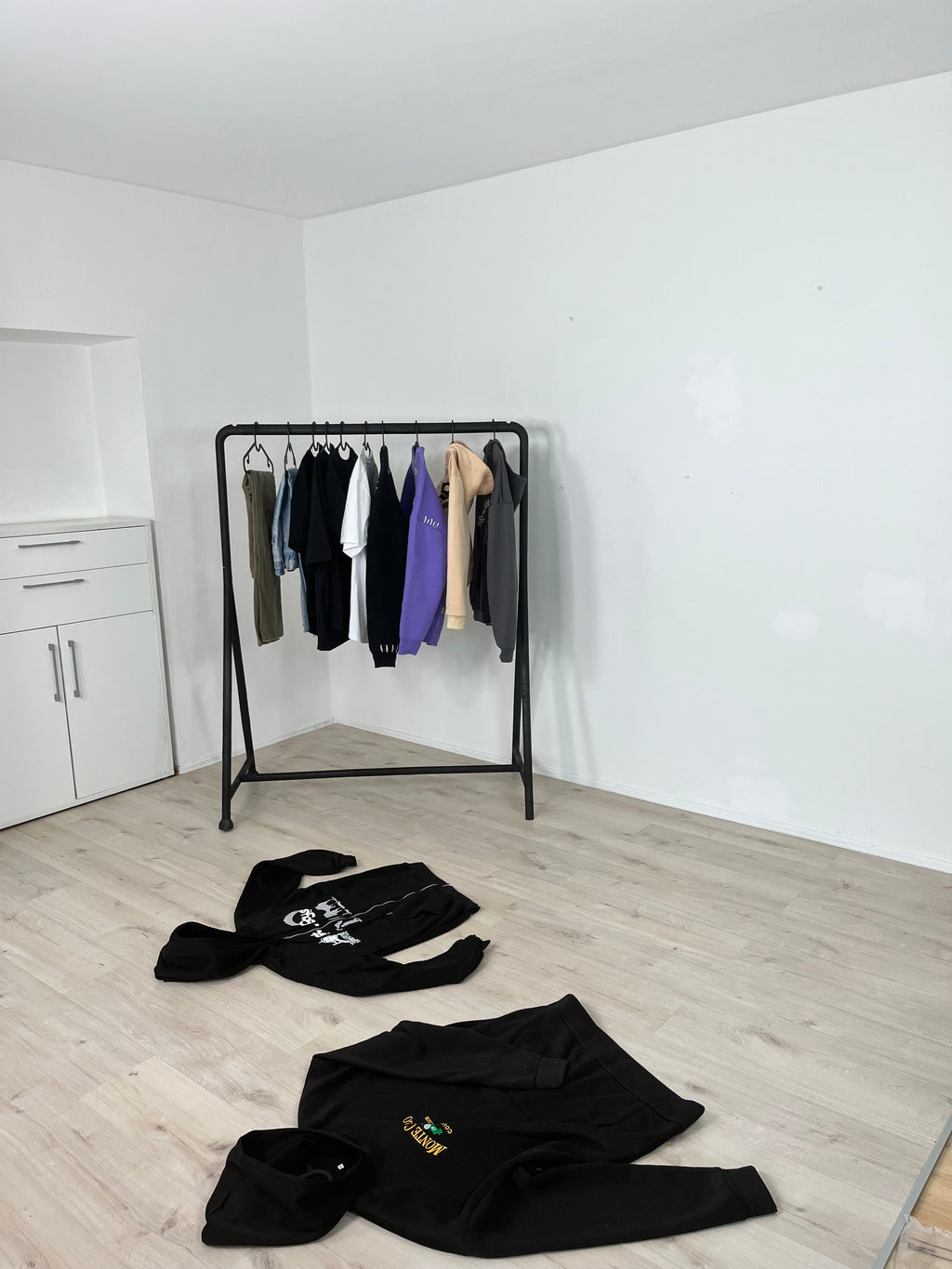 BLACK ZIP-UP HOODIE LOST BOYS VINTAGE GRAPHIC DESIGN