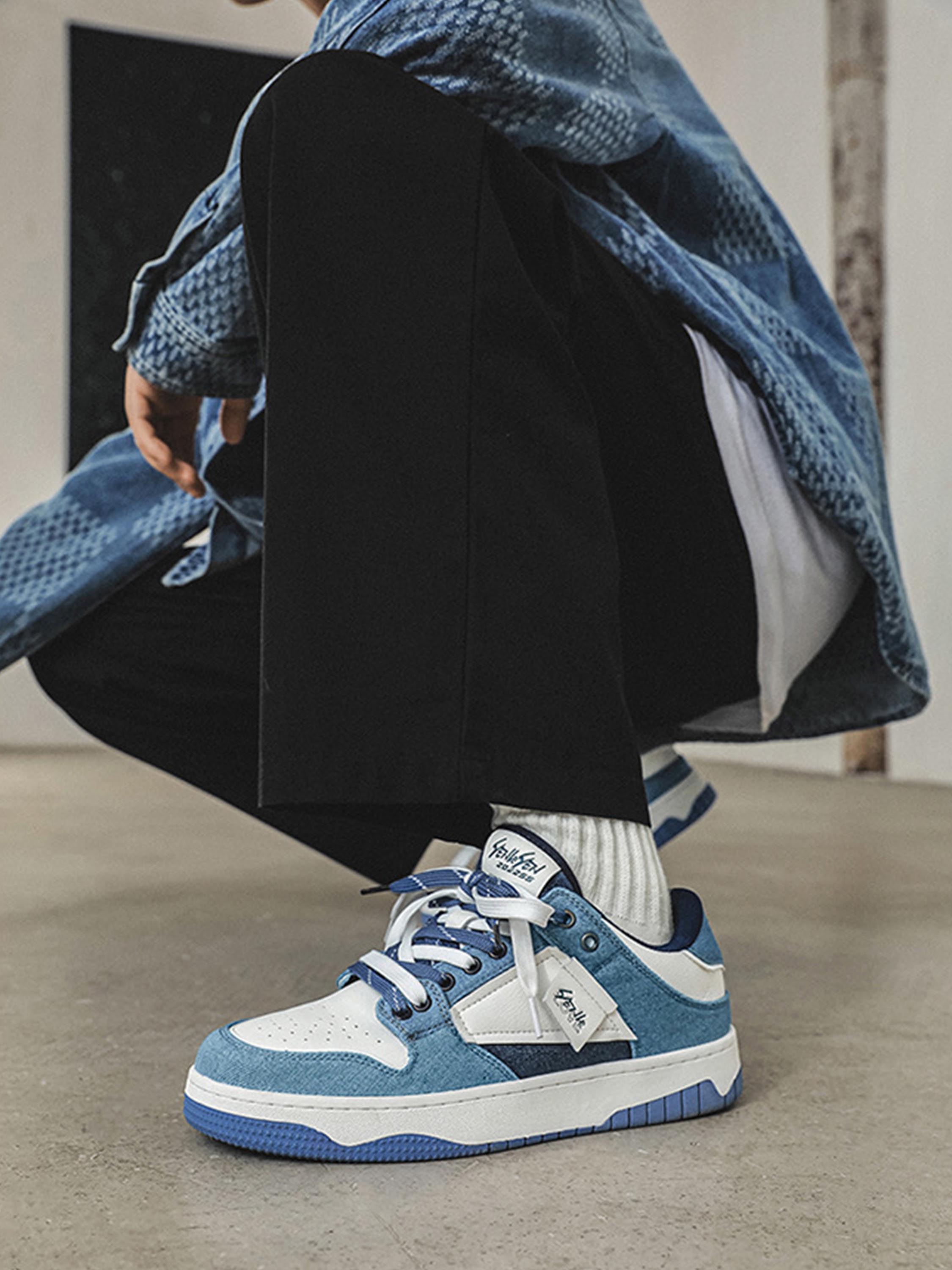 BLUE AND WHITE LOW-TOP SNEAKERS WITH ROUND TOE CASUAL DESIGN