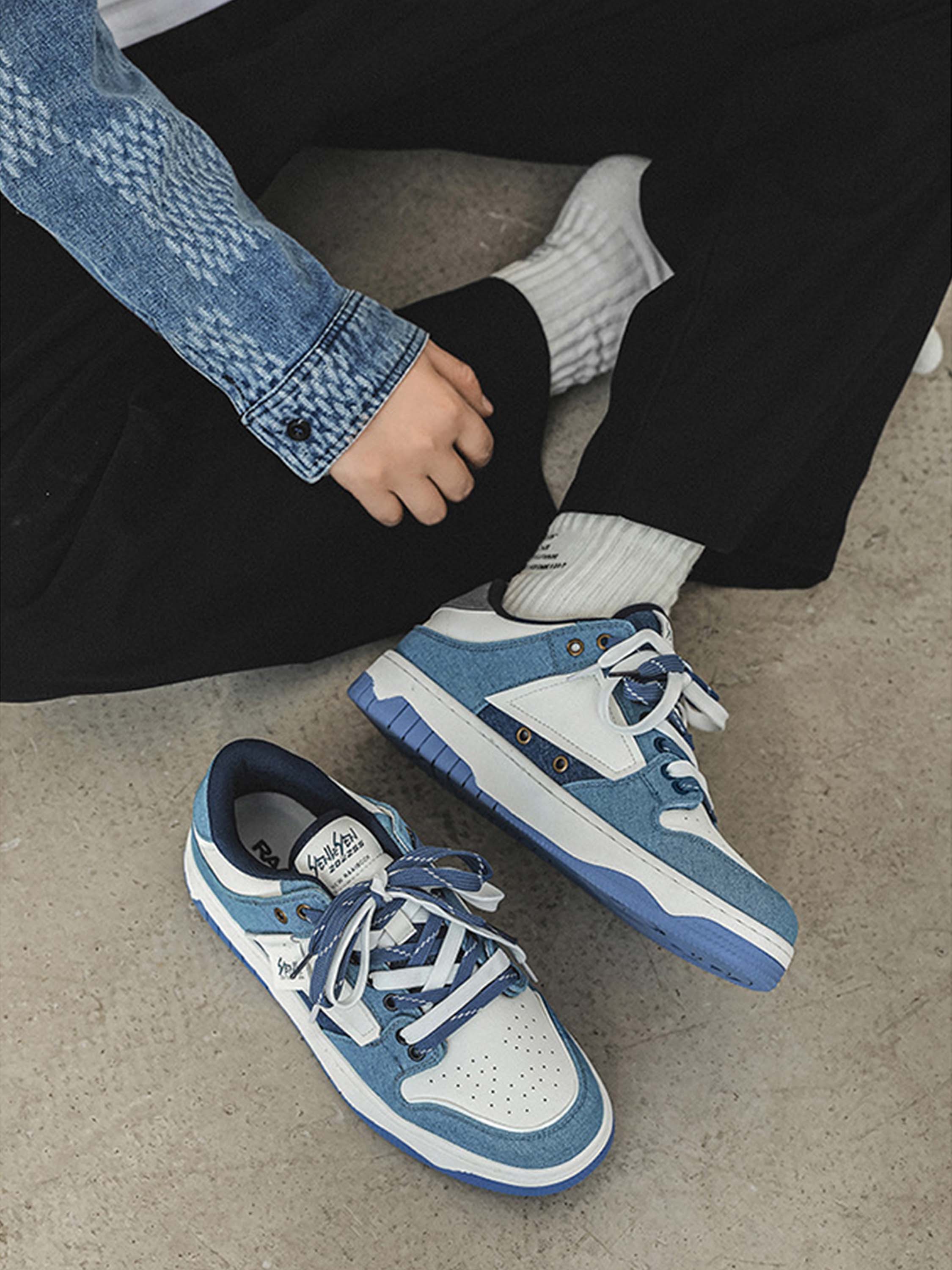 BLUE AND WHITE LOW-TOP SNEAKERS WITH ROUND TOE CASUAL DESIGN