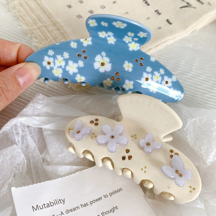 BLUE FLORAL CLAW HAIR CLIP FOR COTTAGECORE AESTHETIC HAIR STYLE