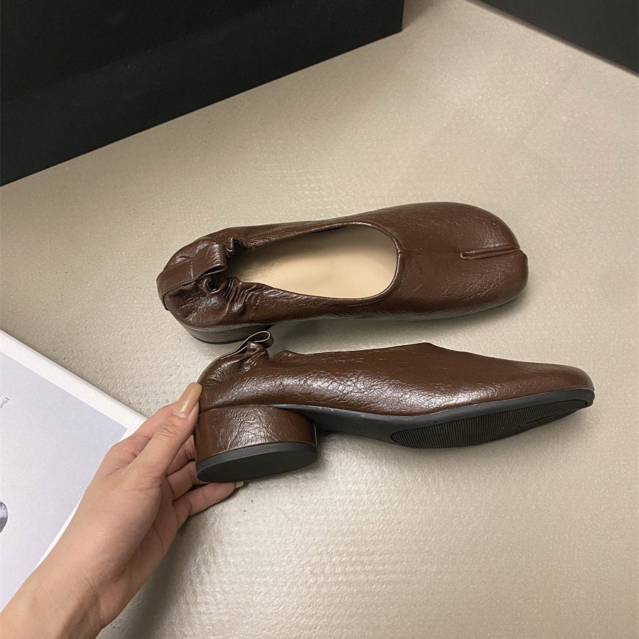 BROWN LEATHER SPLIT TOE TABI FLATS FOR WOMEN