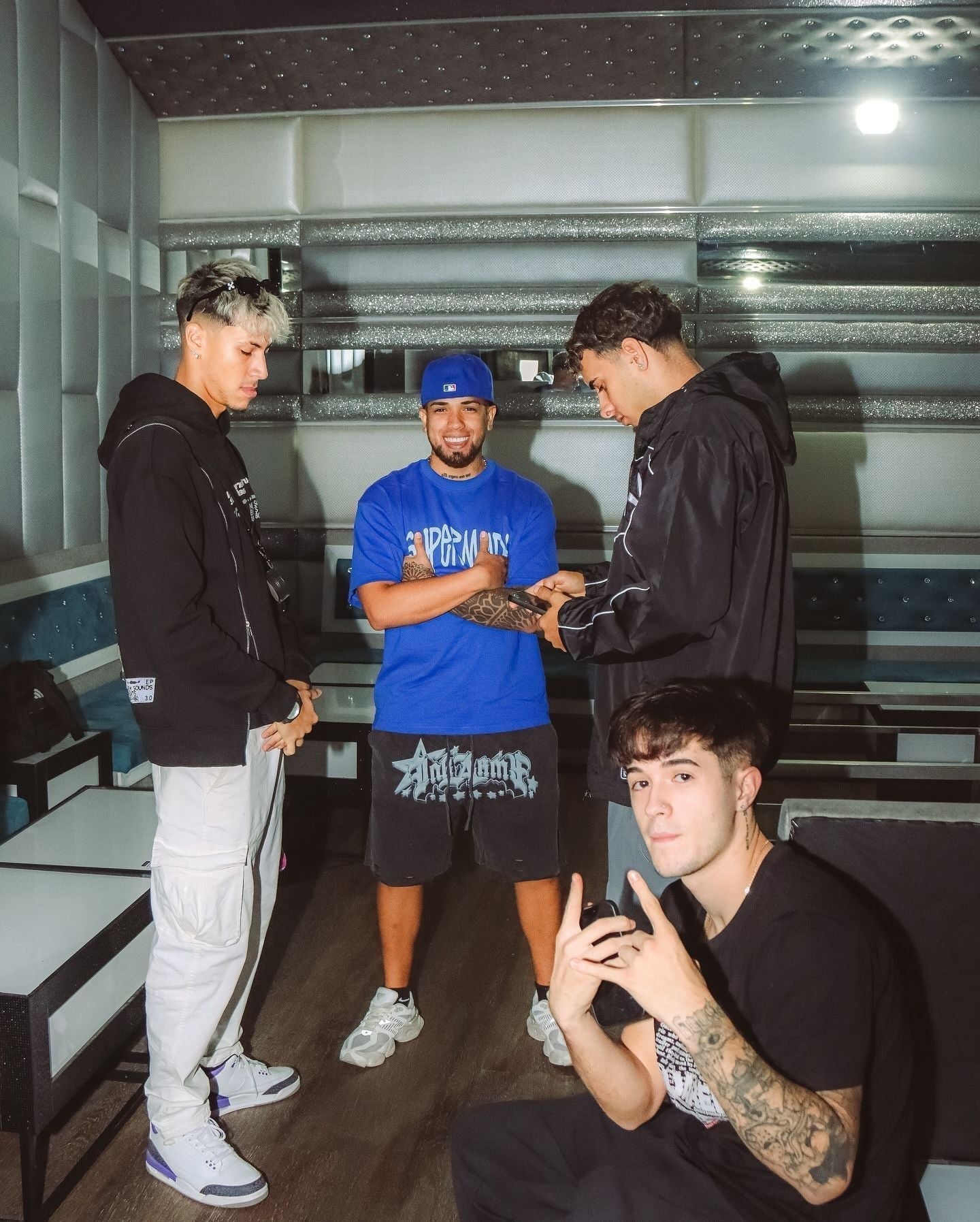 BROWN SHORT SLEEVE T-SHIRT WITH SUPERMADE GRAPHIC - COOL CASUAL SHORT SLEEVE