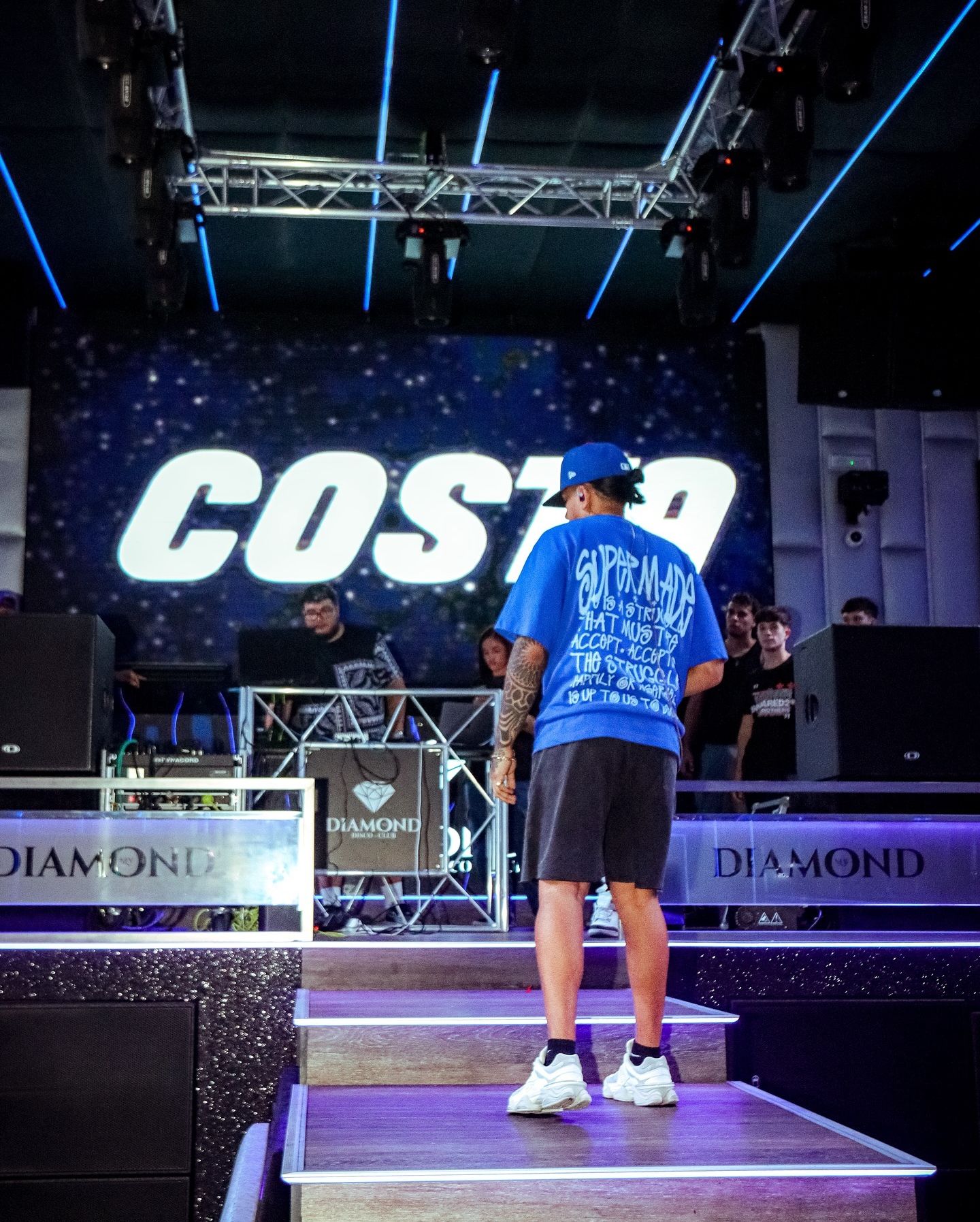 BROWN SHORT SLEEVE T-SHIRT WITH SUPERMADE GRAPHIC - COOL CASUAL SHORT SLEEVE